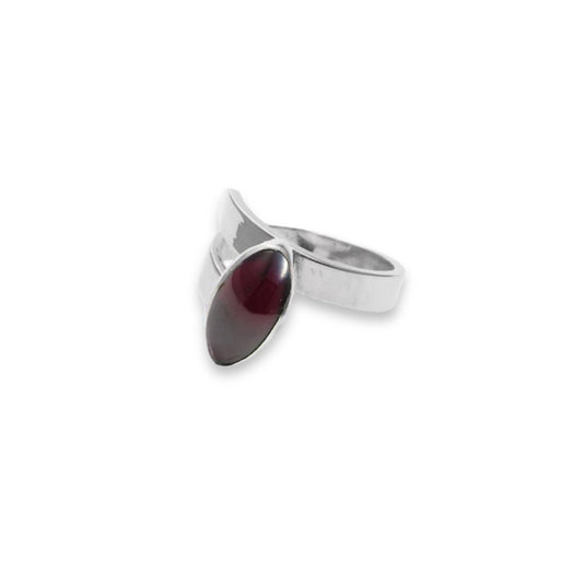 14 x 7mm Garnet- Ring